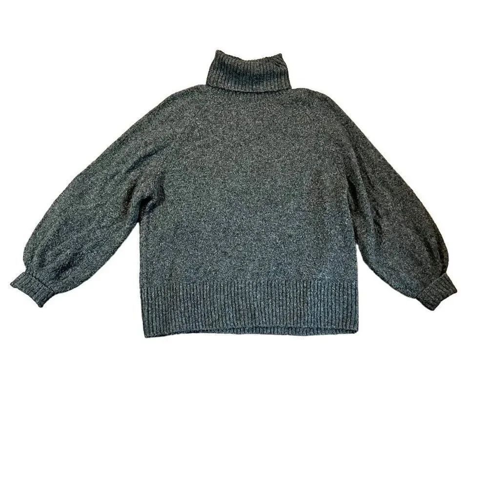 H&M Women’s Large Gray Turtleneck with Cuff Wrist